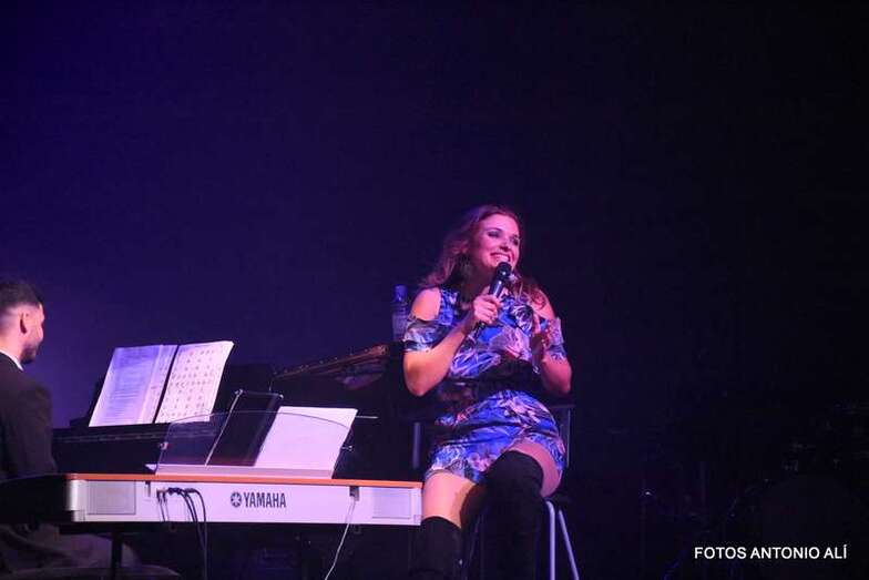 Momento de la actuación de la cantante (Foto TA)